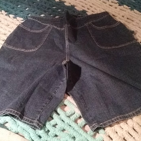 Comfortable shorts - Picture 2 of 5